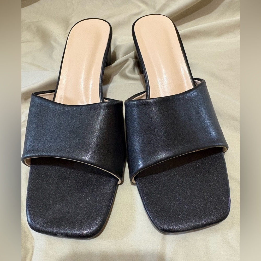 Women’s Black Slide Sandals - Sleek Wide Band Size 9 - Picture 2 of 4